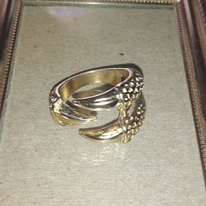 Size 6.5 gold Claw Talon Ring nwot